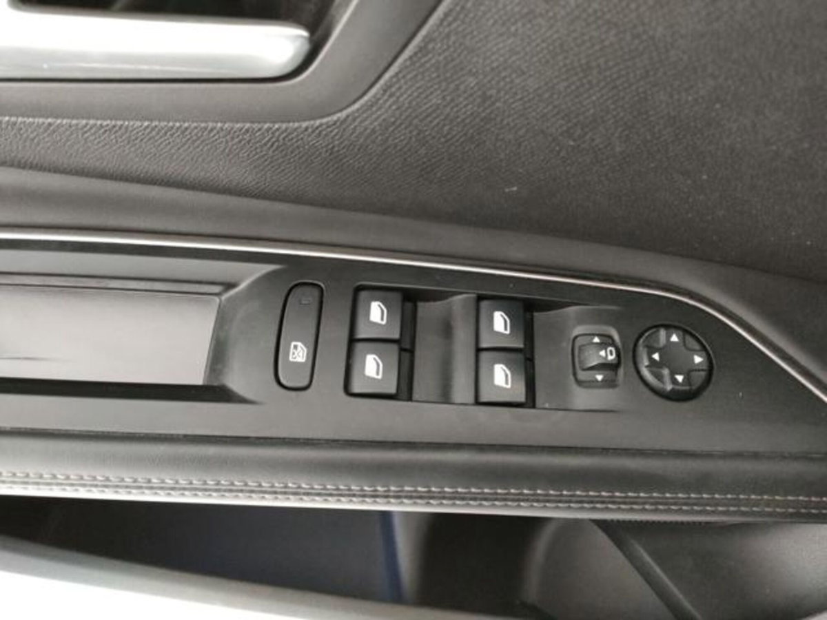 Peugeot 5008 BlueHDi 150 S&S Allure (18)