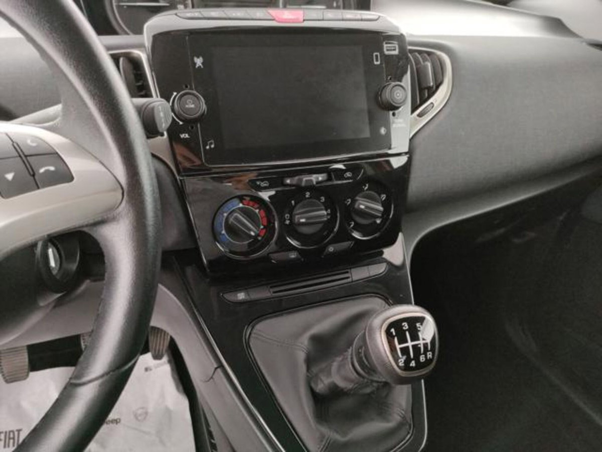 Lancia Ypsilon 1.0 FireFly 5 porte S&S Hybrid Gold Plus (9)