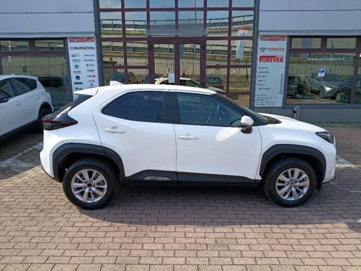 Toyota Yaris Cross 1.5h GR Sport Black Sky fwd 116cv e-cvt (4)