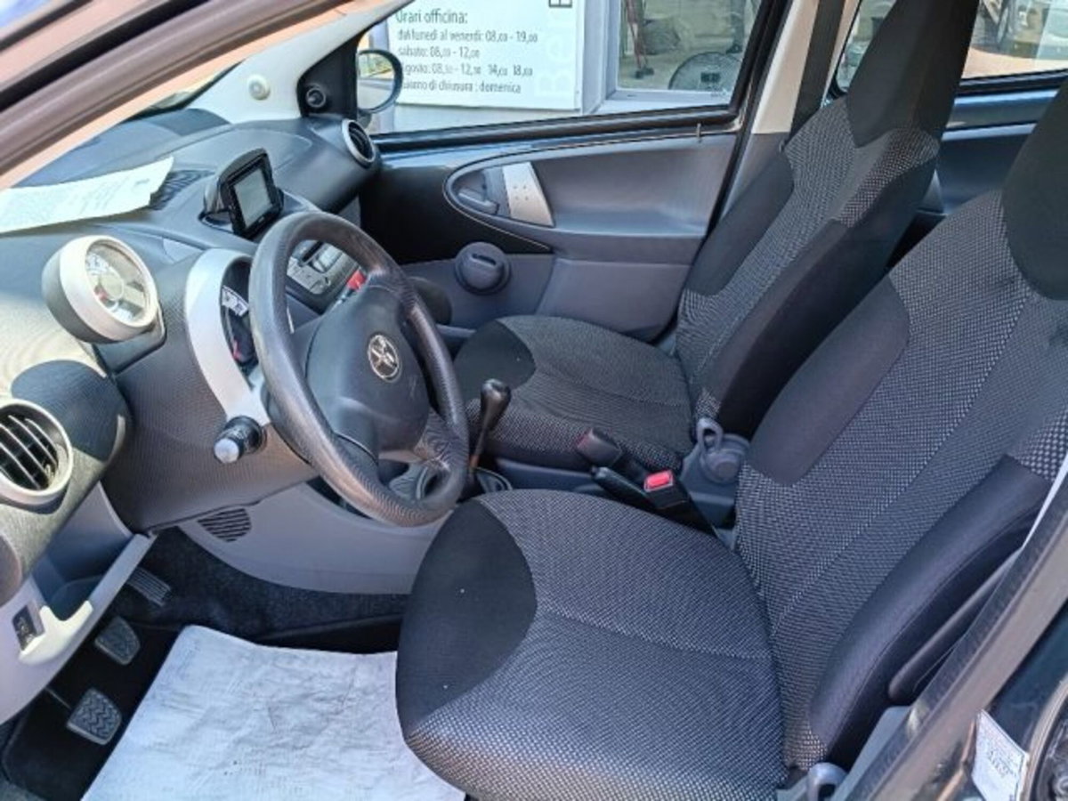 Toyota Aygo 1.0 12V VVT-i 5 porte Now Connect (12)