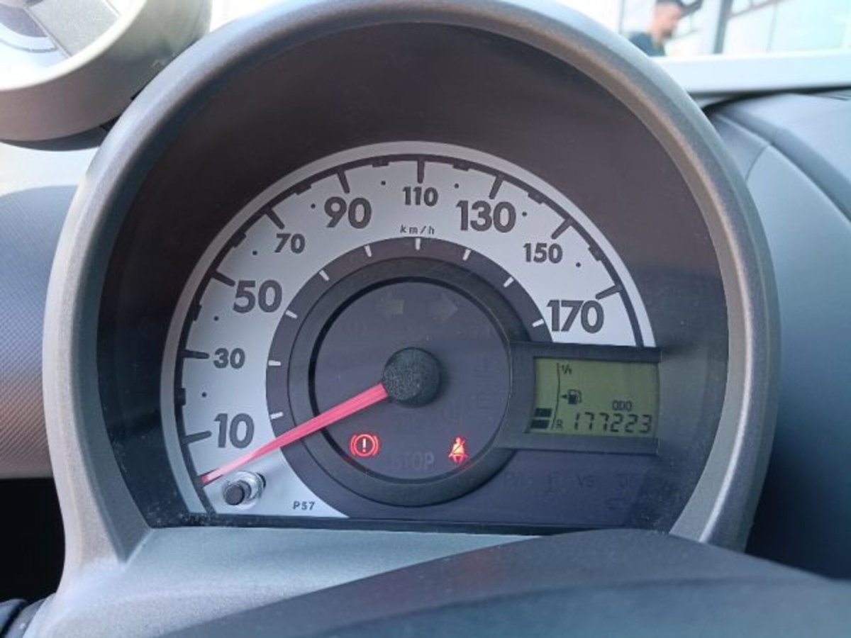 Toyota Aygo 1.0 12V VVT-i 5 porte Now Connect (14)