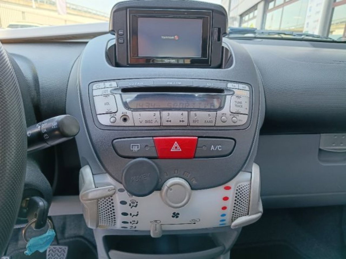 Toyota Aygo 1.0 12V VVT-i 5 porte Now Connect (15)