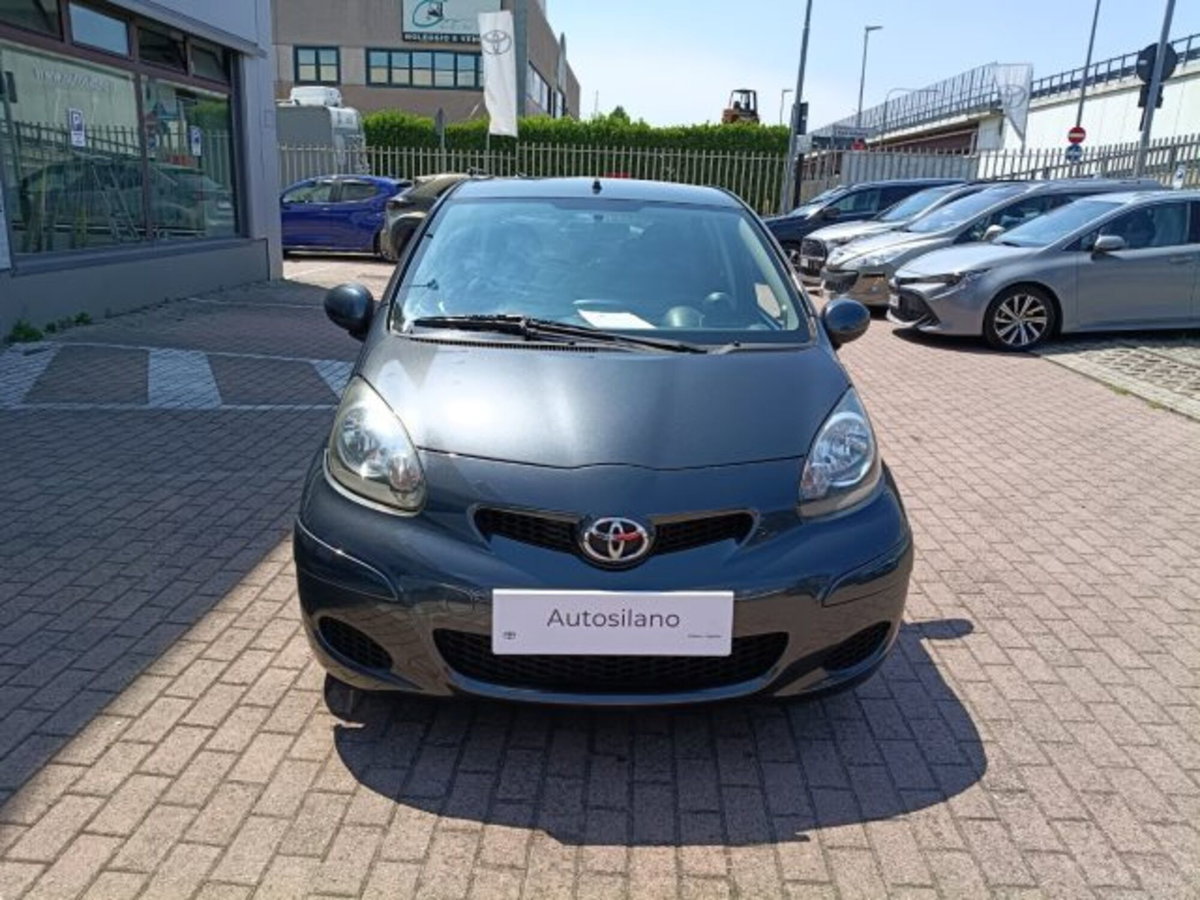 Toyota Aygo 1.0 12V VVT-i 5 porte Now Connect (2)