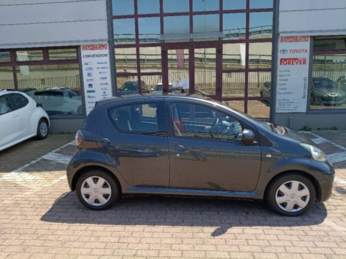 Toyota Aygo 1.0 12V VVT-i 5 porte Now Connect (4)