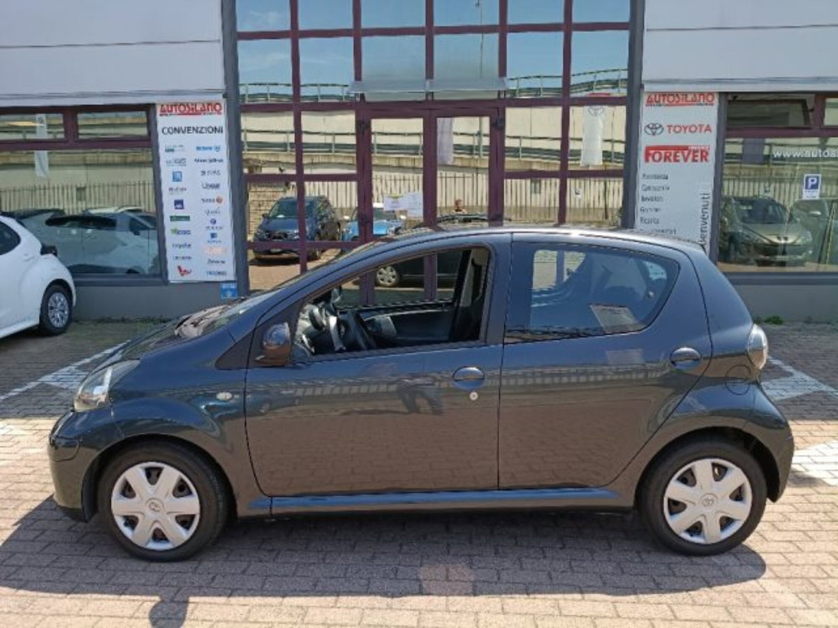 Toyota Aygo 1.0 12V VVT-i 5 porte Now Connect (8)