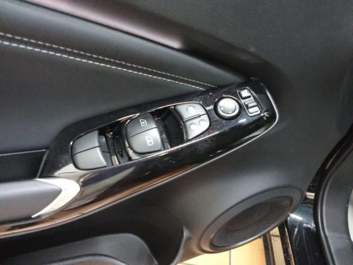 Nissan Juke 1.6 94 CV Visia (15)