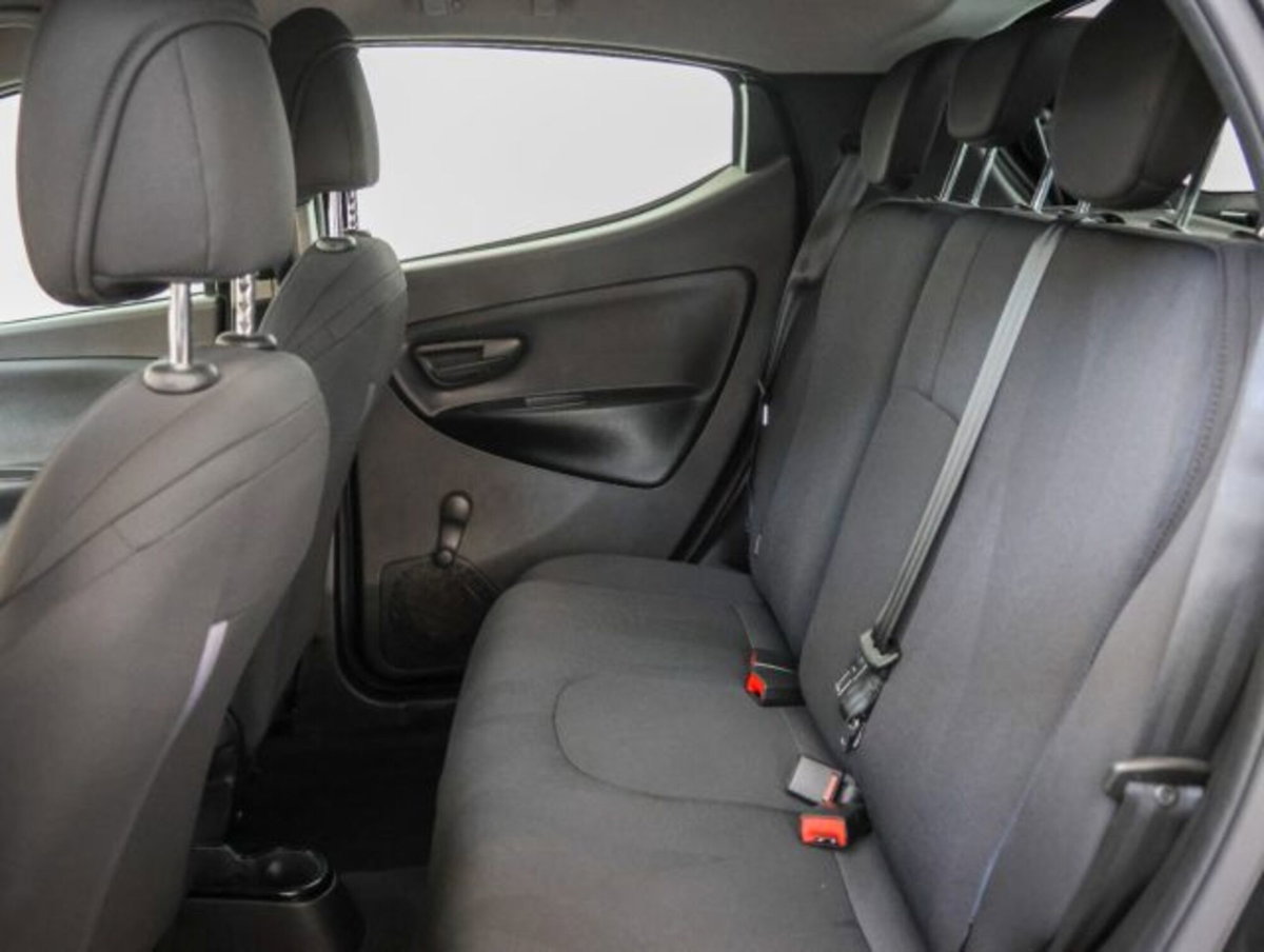 Lancia Ypsilon 1.0 FireFly 5 porte S&S Hybrid Maryne (10)