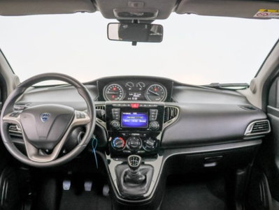 Lancia Ypsilon 1.0 FireFly 5 porte S&S Hybrid Maryne (13)