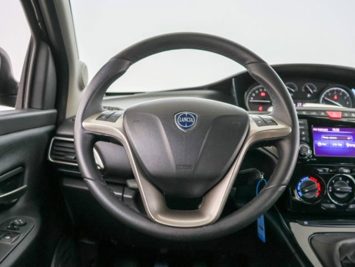 Lancia Ypsilon 1.0 FireFly 5 porte S&S Hybrid Maryne (14)