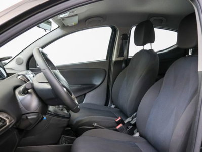 Lancia Ypsilon 1.0 FireFly 5 porte S&S Hybrid Maryne (8)