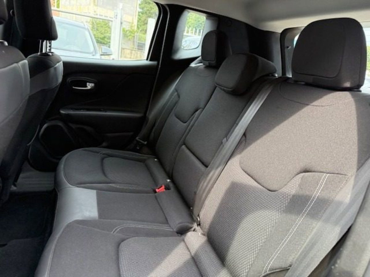 Jeep Renegade 1.3 T4 190CV PHEV 4xe AT6 Limited (10)