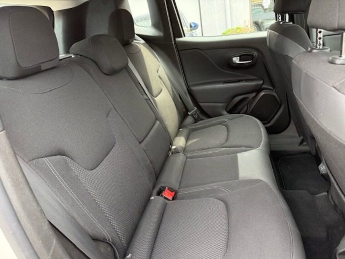 Jeep Renegade 1.3 T4 190CV PHEV 4xe AT6 Limited (12)