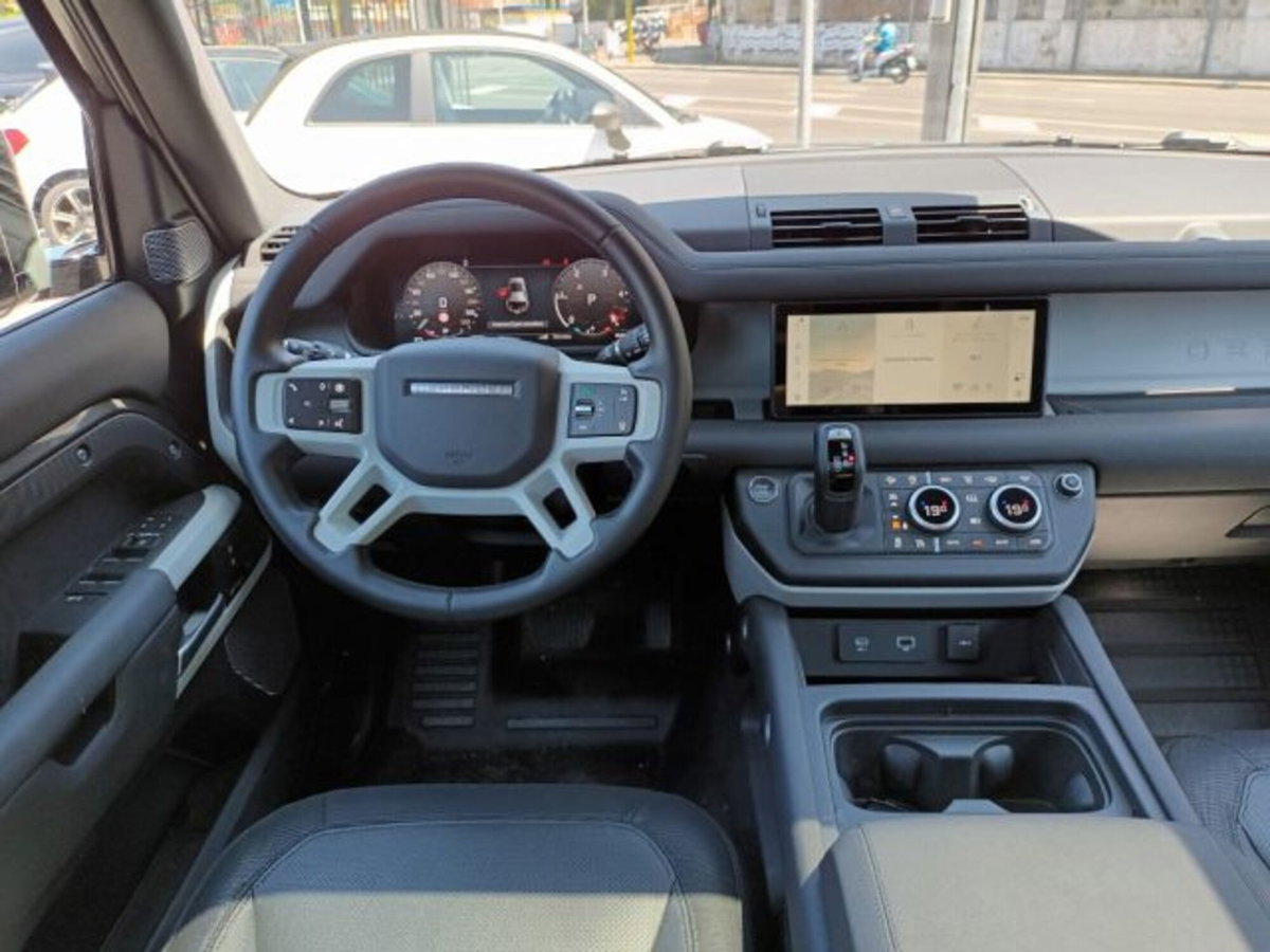 Land Rover Defender 110 3.0d i6 mhev X-Dynamic SE awd 250cv auto (9)