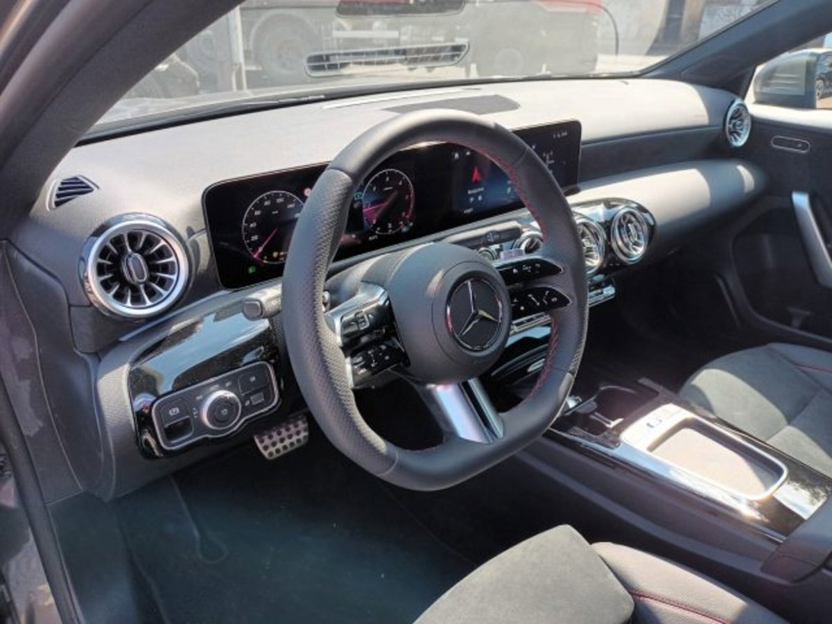 Mercedes-Benz Classe A 200 d AMG Line Premium Plus auto (8)