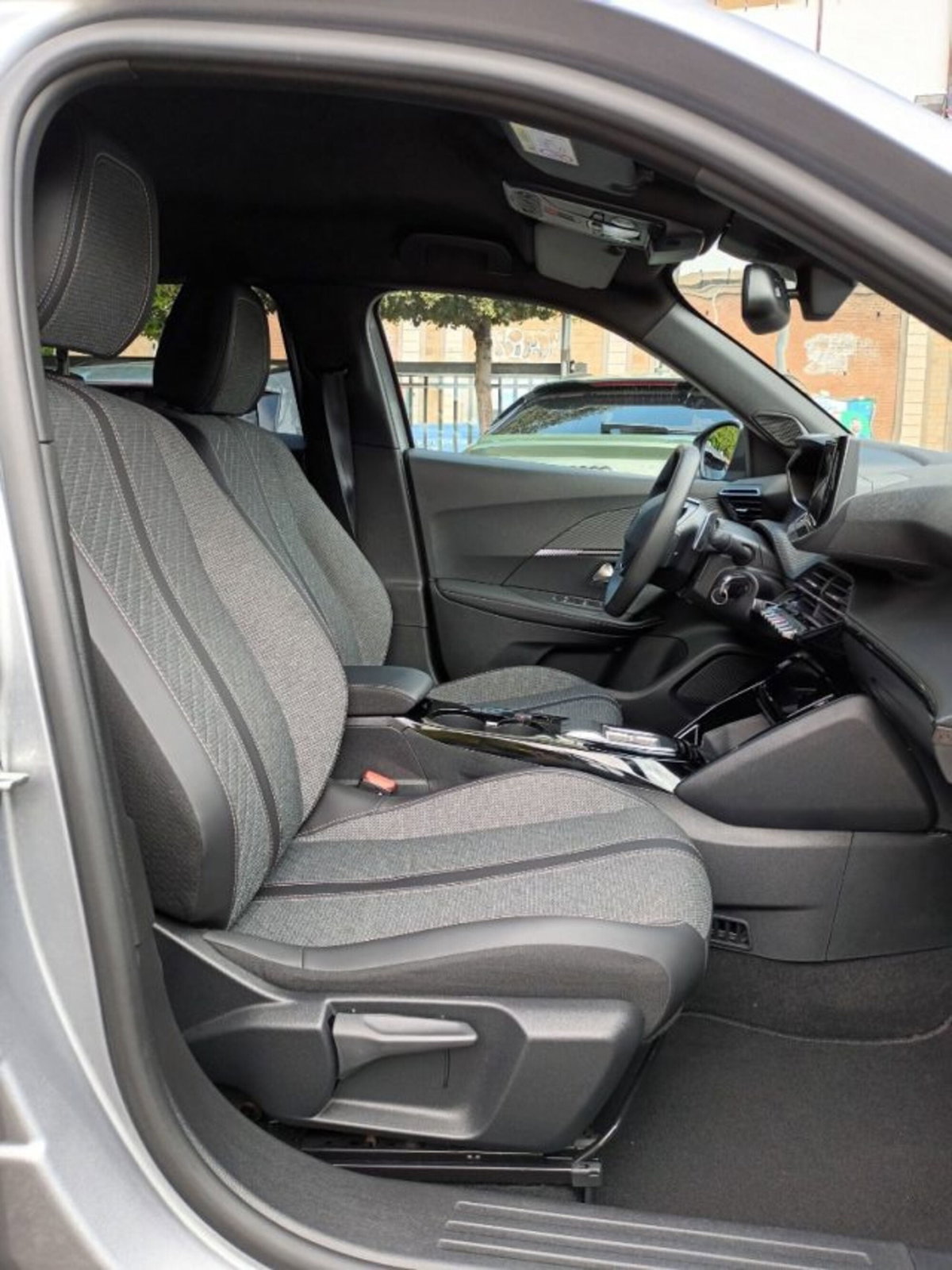 Peugeot 2008 50 kWh Allure (10)