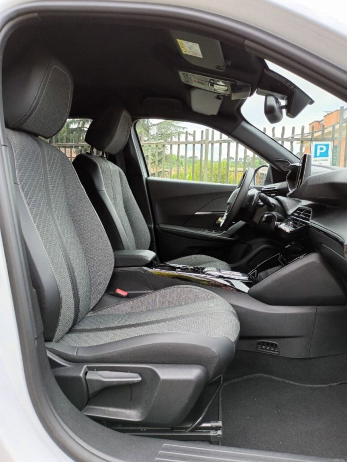 Peugeot 2008 50 kWh Allure (10)