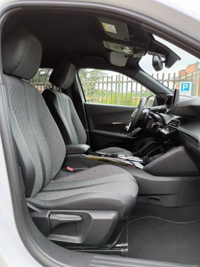 Peugeot 2008 50 kWh Allure (10)
