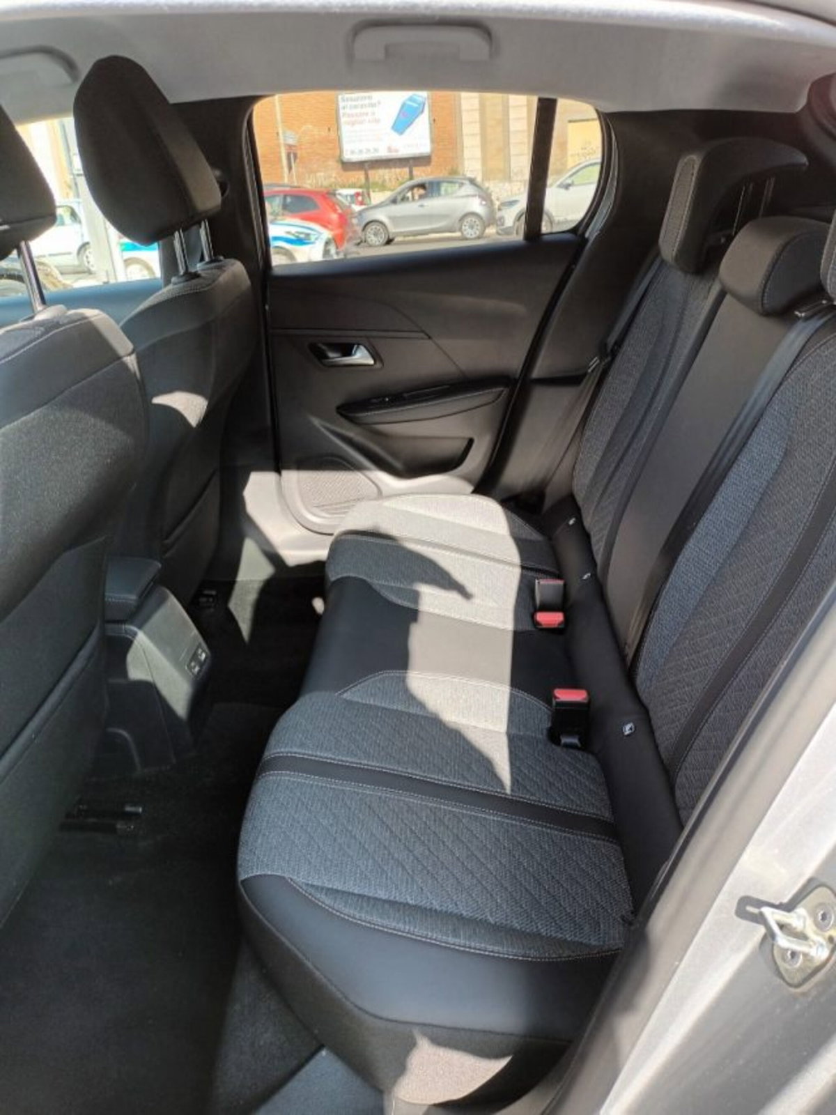 Peugeot 208 1.2 puretech Active s&s 100cv (6)