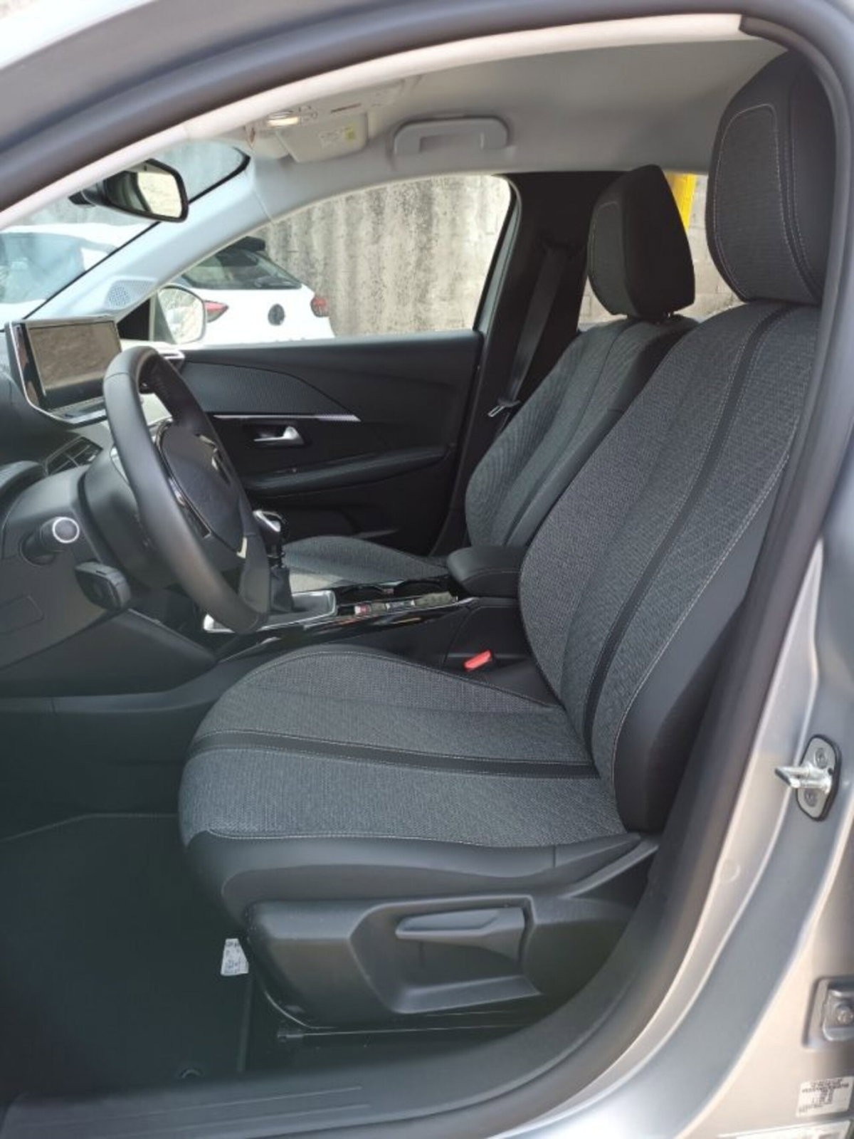 Peugeot 208 1.2 puretech Active s&s 100cv (5)