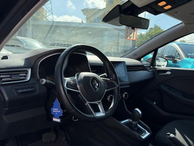 Renault Clio Full Hybrid E-Tech 140 CV 5 porte Initiale Paris (17)