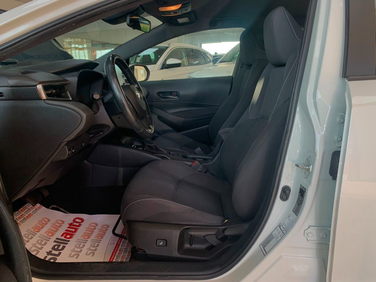 Toyota Corolla 1.8 Hybrid Business (10)