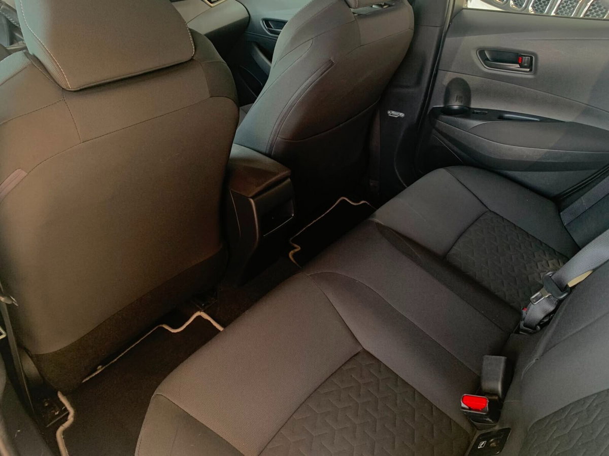 Toyota Corolla 1.8 Hybrid Business (11)