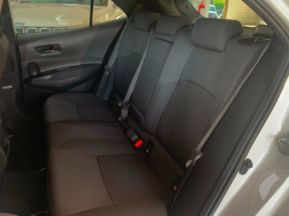 Toyota Corolla 1.8 Hybrid Business (12)
