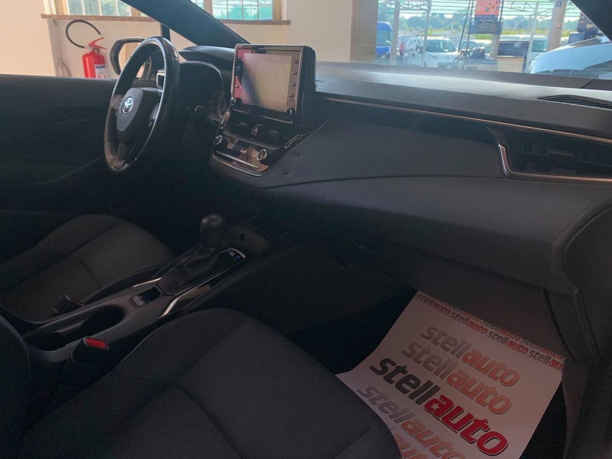 Toyota Corolla 1.8 Hybrid Business (15)