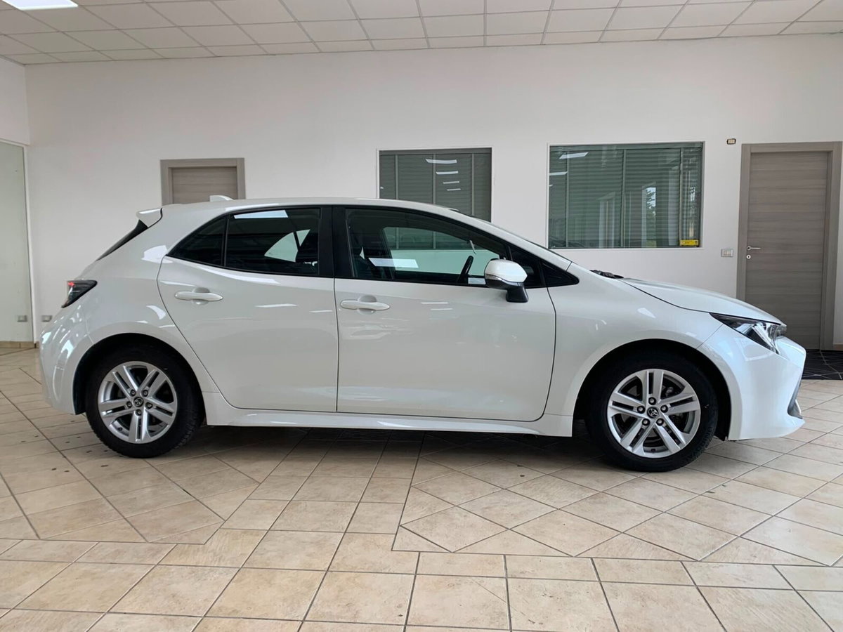Toyota Corolla 1.8 Hybrid Business (4)