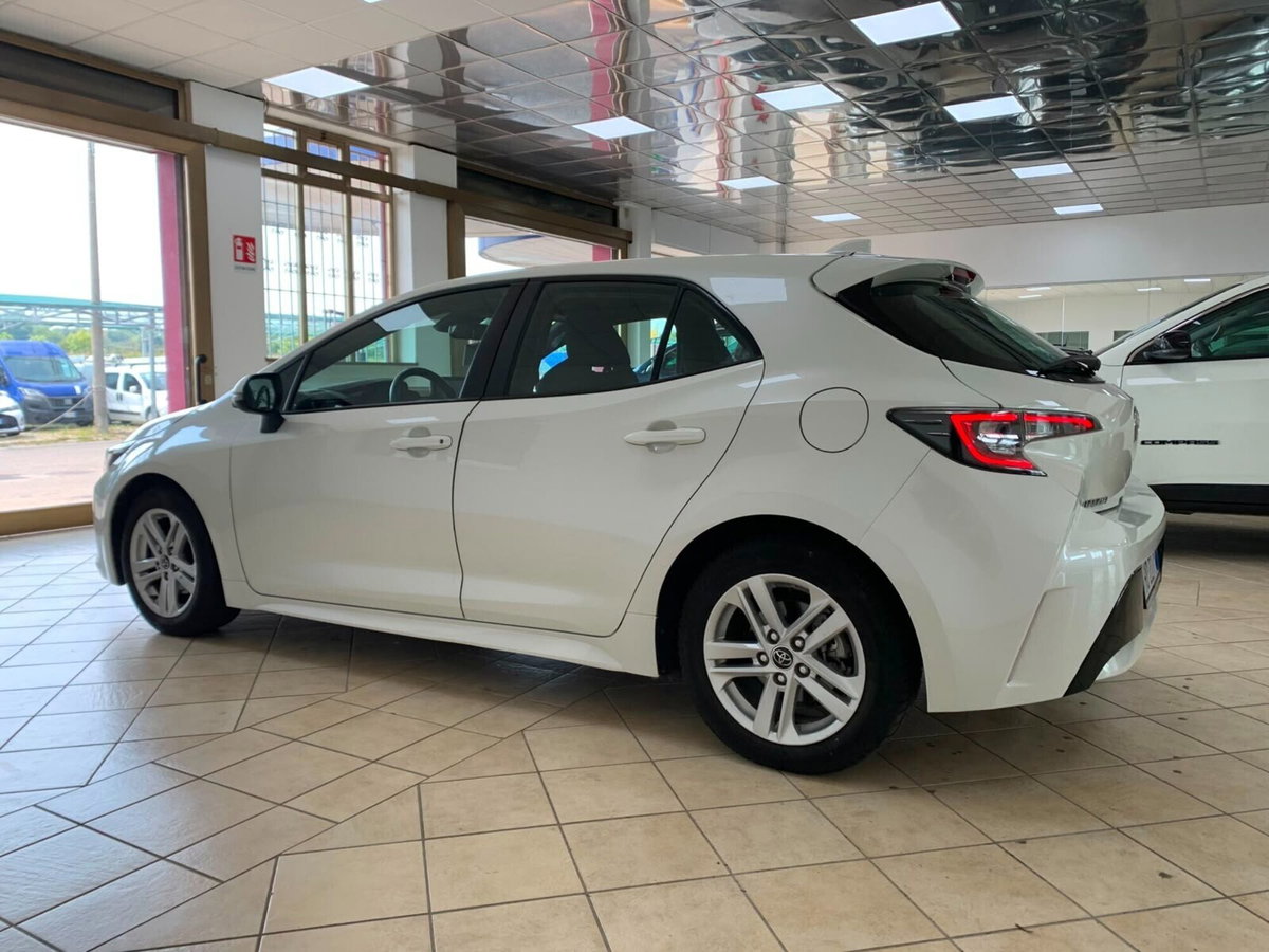 Toyota Corolla 1.8 Hybrid Business (8)