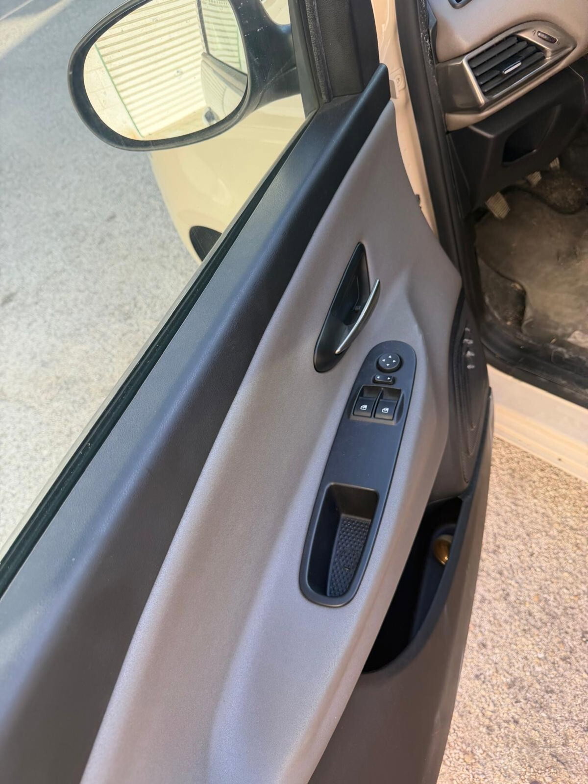 Lancia Ypsilon 1.2 69 CV 5 porte GPL Ecochic Gold (10)