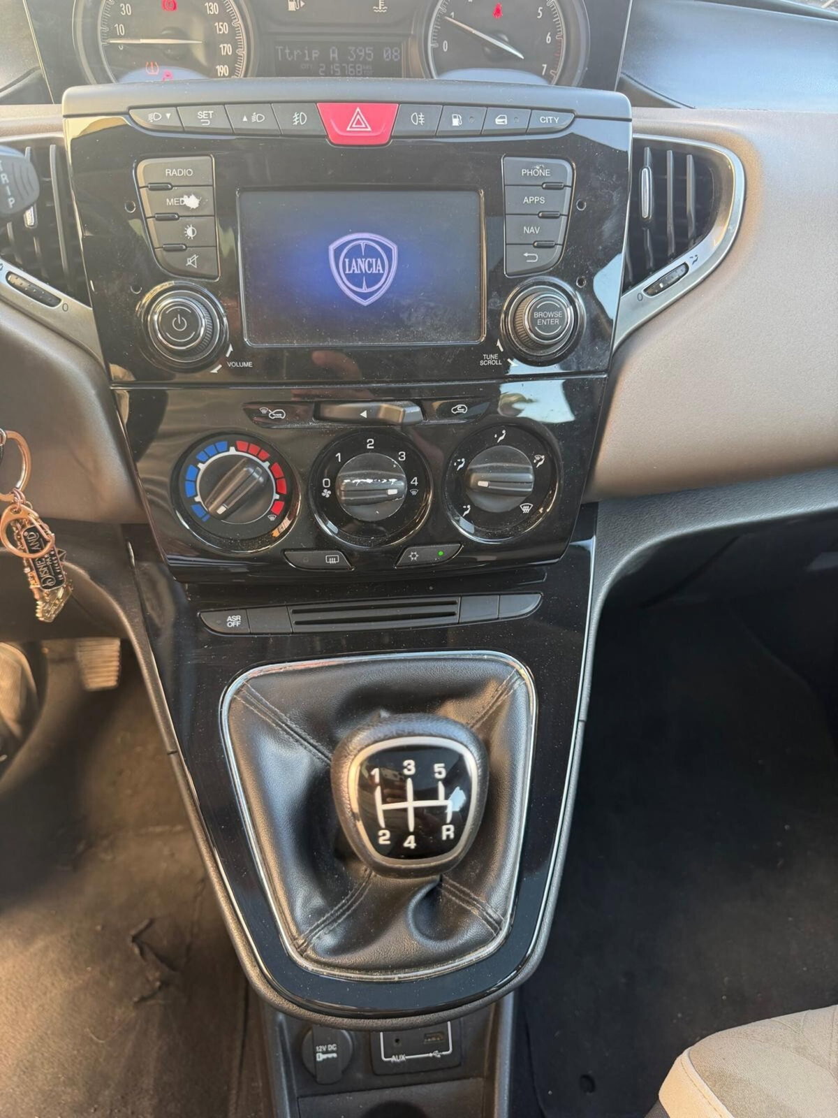Lancia Ypsilon 1.2 69 CV 5 porte GPL Ecochic Gold (12)