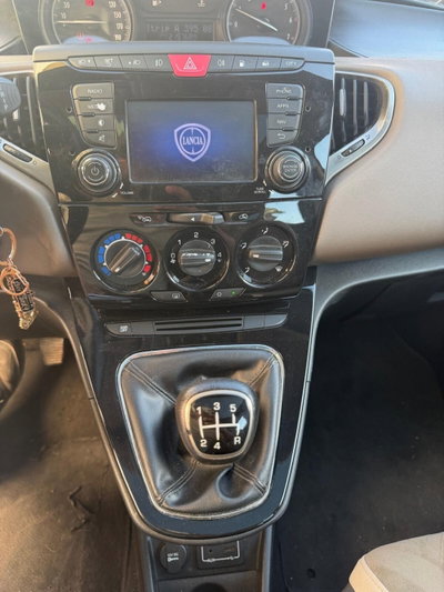 Lancia Ypsilon 1.2 69 CV 5 porte GPL Ecochic Gold (12)