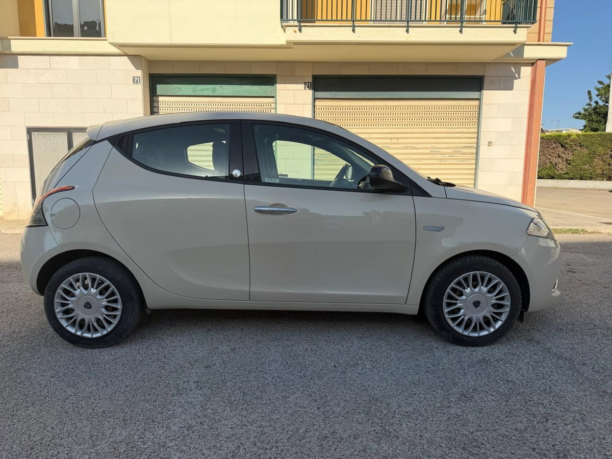 Lancia Ypsilon 1.2 69 CV 5 porte GPL Ecochic Gold (3)