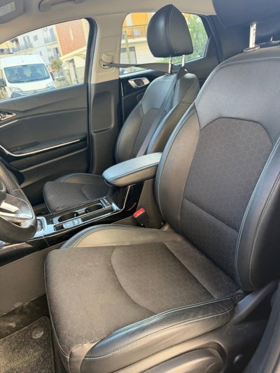 Kia XCeed 1.6 crdi mhev Business 136cv dct (10)