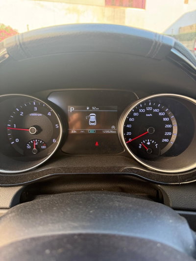 Kia XCeed 1.6 crdi mhev Business 136cv dct (15)