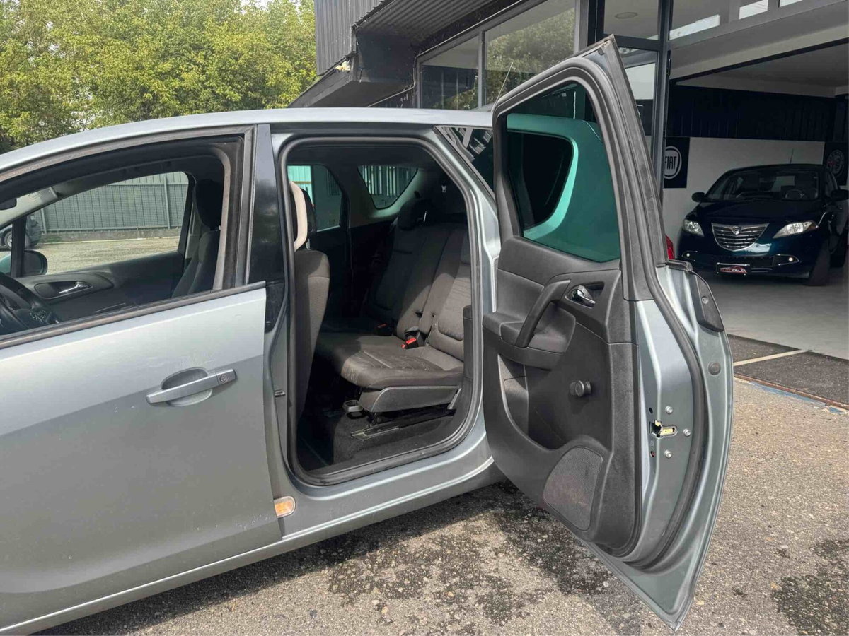 Opel Meriva 1.3 CDTI 95CV ecoFLEStart&Stop Cosmo (16)