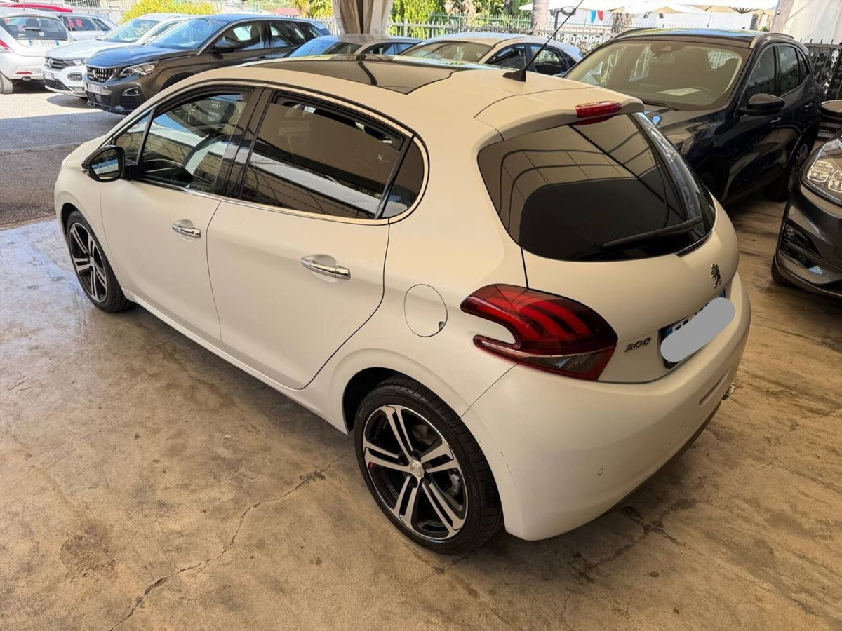 Peugeot 208 100 5p. GT Line ICE White (4)
