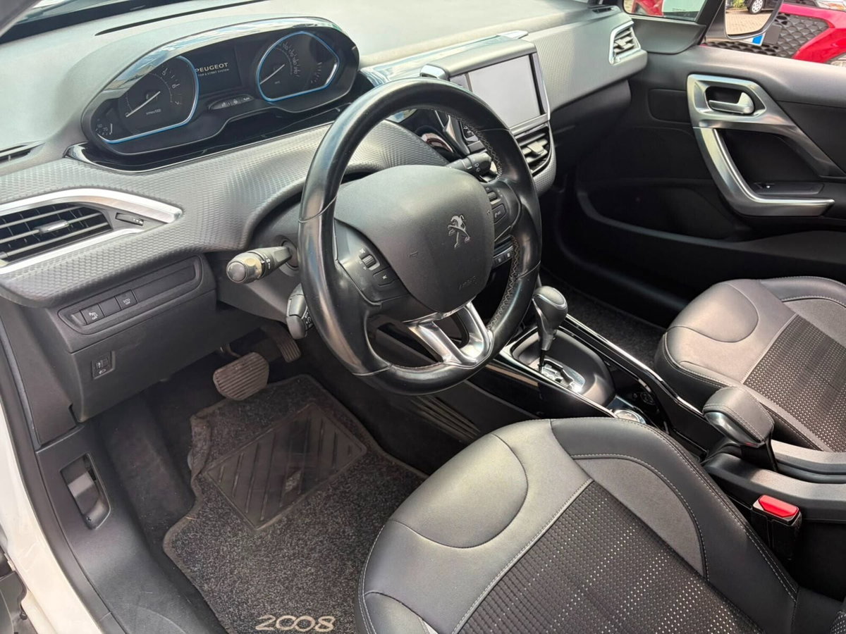 Peugeot 2008 Turbo 110 S&S Allure (8)