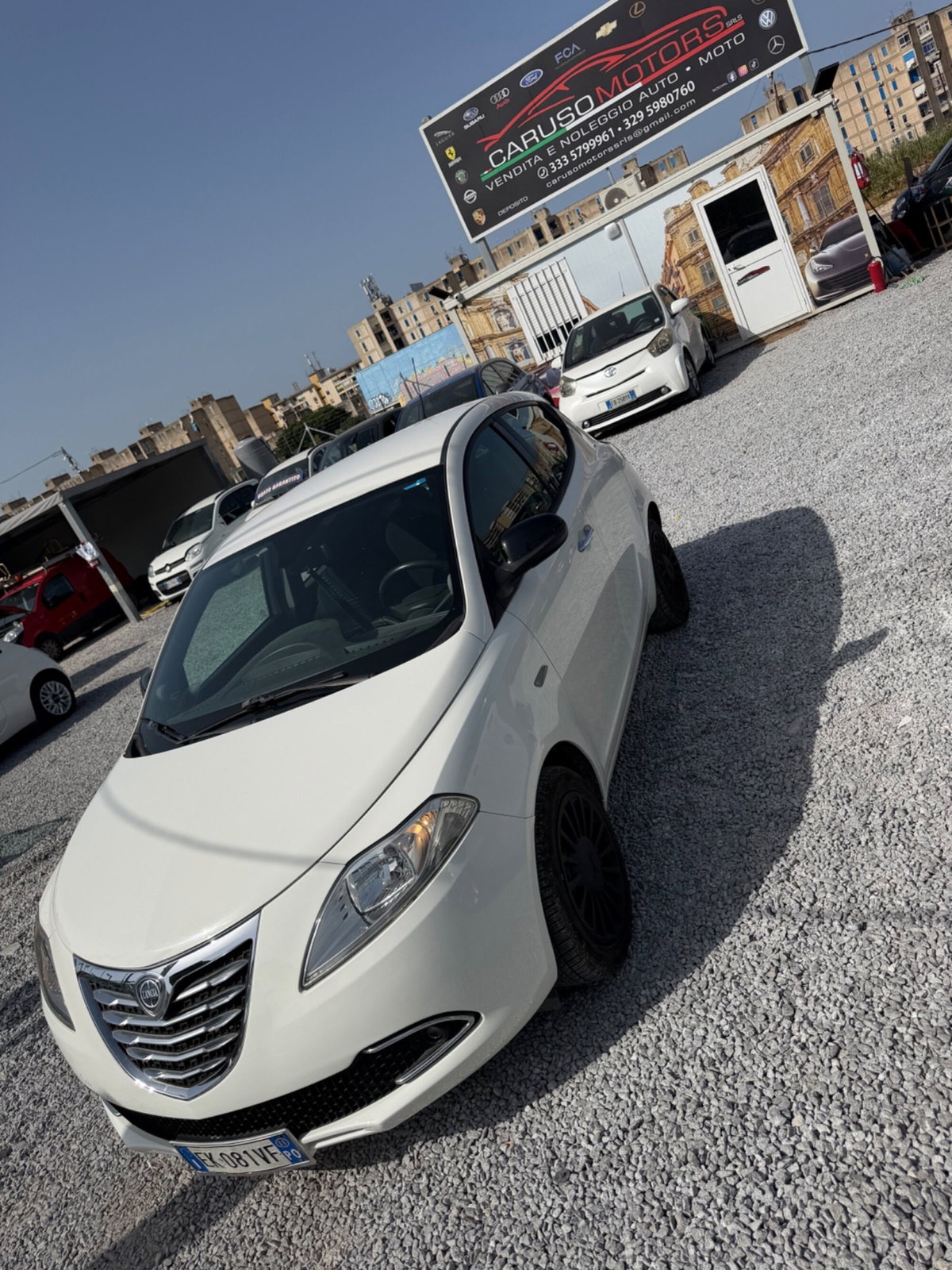 Lancia Ypsilon 1.2 69 CV 5 porte Silver (2)