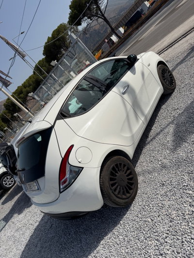 Lancia Ypsilon 1.2 69 CV 5 porte Silver (4)