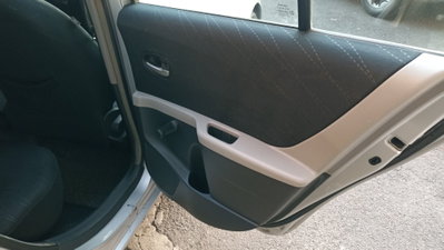 Toyota Yaris 1.D-4D DPF 5 porte M-MT Sol (12)