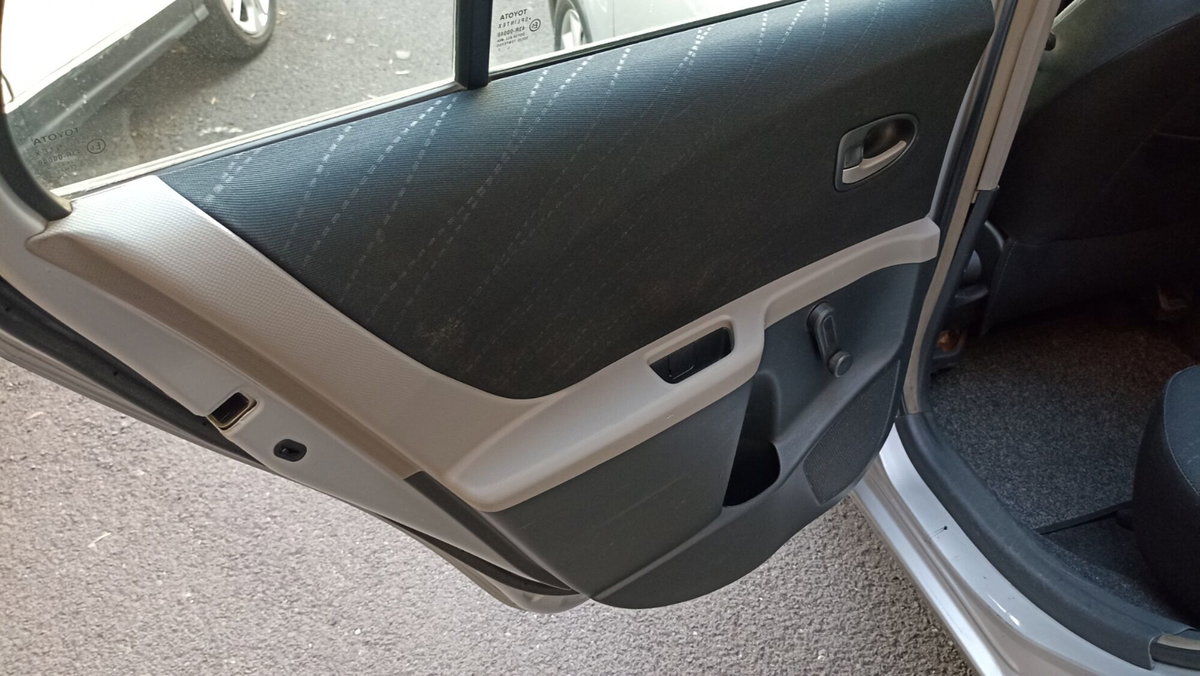 Toyota Yaris 1.D-4D DPF 5 porte M-MT Sol (15)
