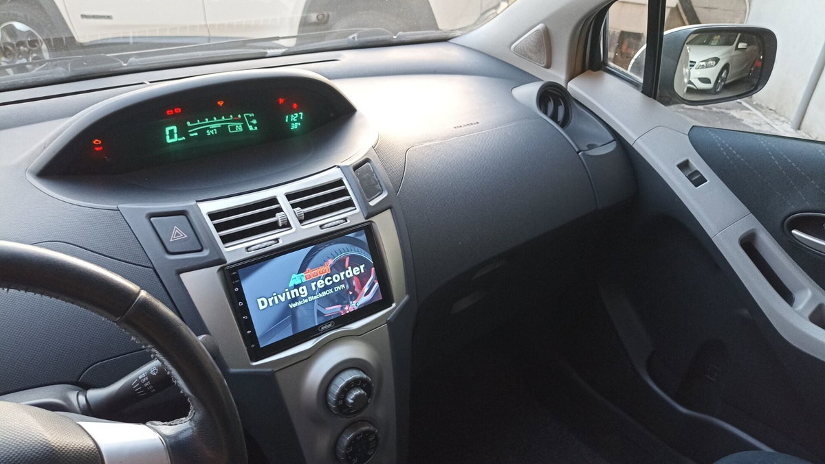 Toyota Yaris 1.D-4D DPF 5 porte M-MT Sol (17)