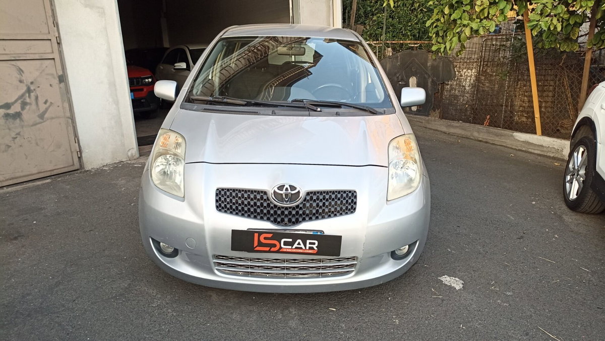 Toyota Yaris 1.D-4D DPF 5 porte M-MT Sol (2)