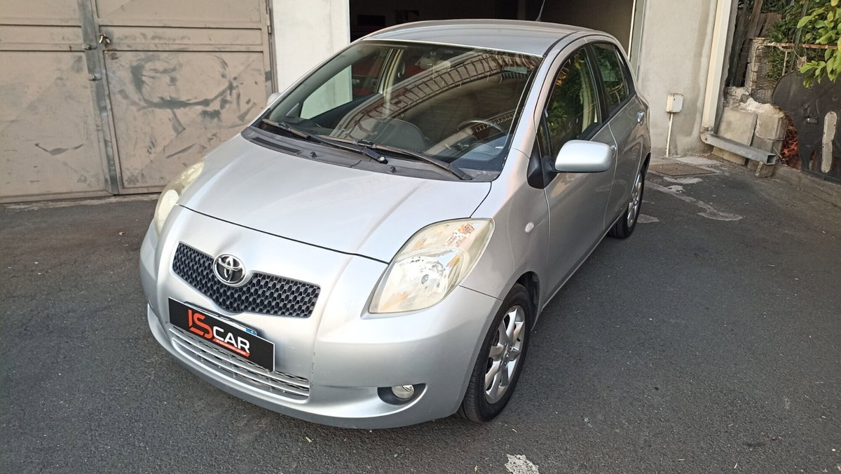Toyota Yaris 1.D-4D DPF 5 porte M-MT Sol (3)