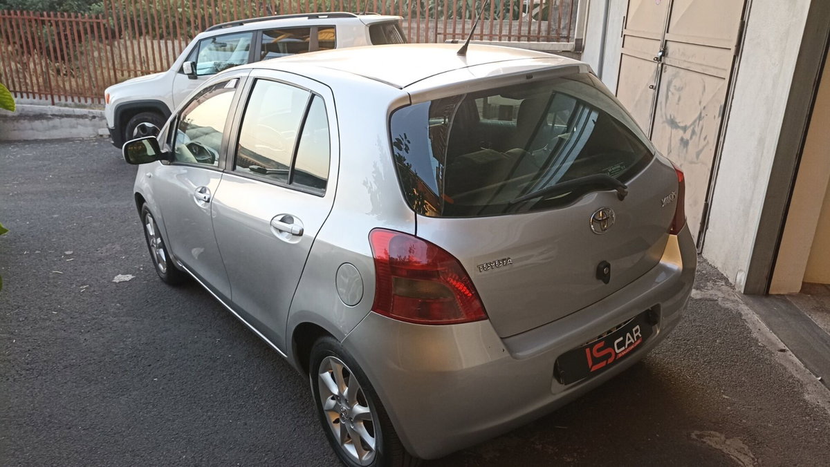 Toyota Yaris 1.D-4D DPF 5 porte M-MT Sol (5)