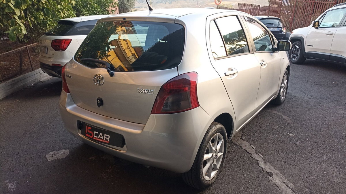 Toyota Yaris 1.D-4D DPF 5 porte M-MT Sol (6)