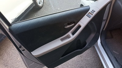Toyota Yaris 1.D-4D DPF 5 porte M-MT Sol (7)