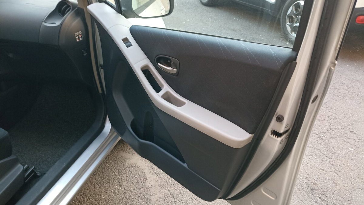 Toyota Yaris 1.D-4D DPF 5 porte M-MT Sol (9)